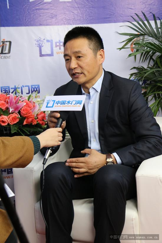 百德木門馬洪偉