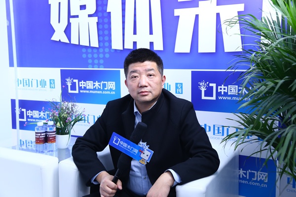 艾迪生木門周慶來