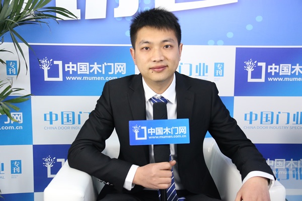 巴川木門胡經理