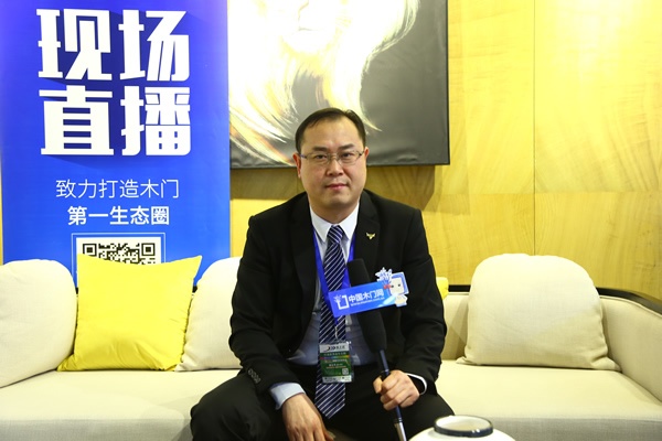 世紀王牌木門何利明